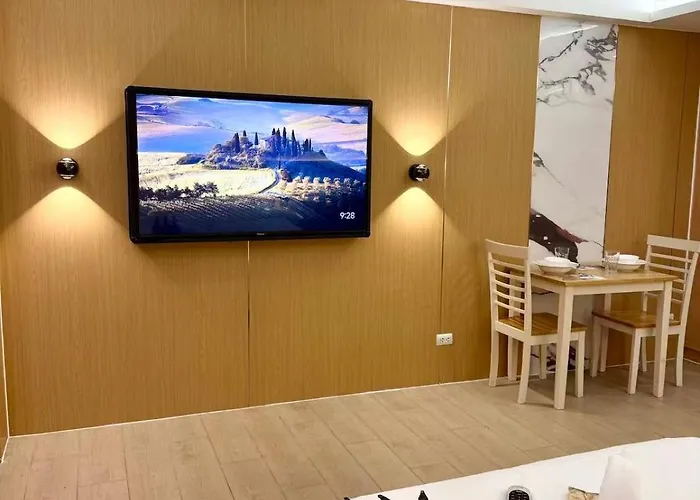 Venice Luxe King Bed Cinema Stay, Pool Canal Mall Netflix For 3 Guests Only Apartment