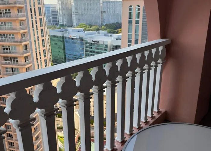 Apartment Venice Luxe King Bed Cinema Stay, Pool Canal Mall Netflix For 3 Guests Only Manila