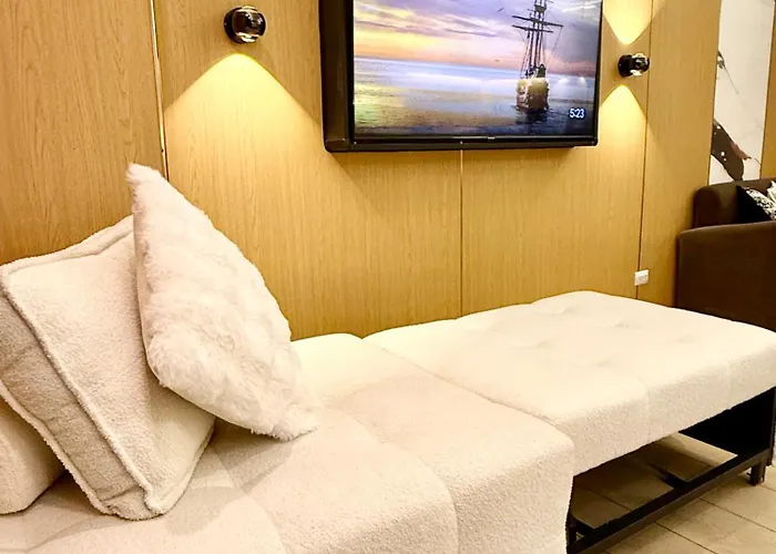 Venice Luxe King Bed Cinema Stay, Pool Canal Mall Netflix For 3 Guests Only Apartment *