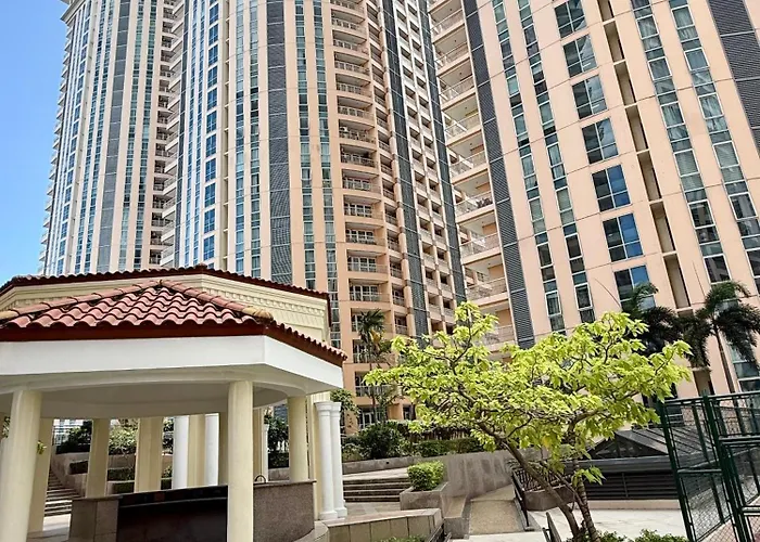 Venice Luxe King Bed Cinema Stay, Pool Canal Mall Netflix For 3 Guests Only * Manila