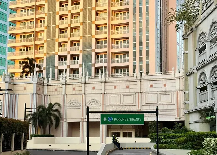 Venice Luxe King Bed Cinema Stay, Pool Canal Mall Netflix For 3 Guests Only Manila
