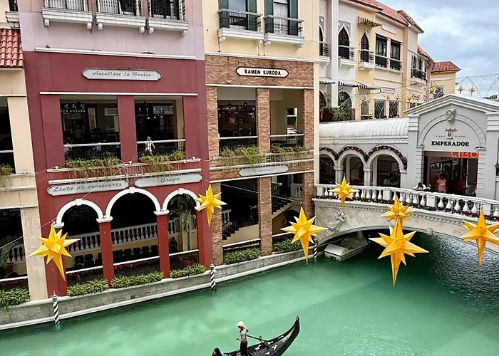 Venice Luxe King Bed Cinema Stay, Pool Canal Mall Netflix For 3 Guests Only * Manila