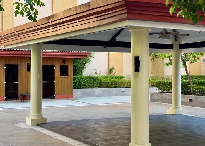 Venice Luxe King Bed Cinema Stay, Pool Canal Mall Netflix For 3 Guests Only Manila