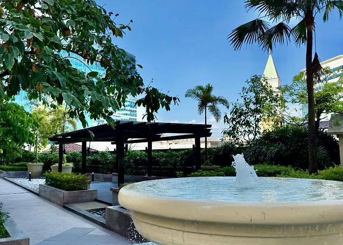Venice Luxe King Bed Cinema Stay, Pool Canal Mall Netflix For 3 Guests Only Apartment Manila