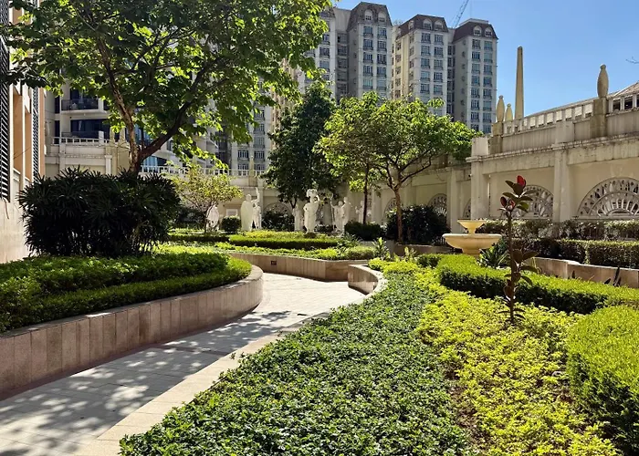 Apartment Venice Luxe King Bed Cinema Stay, Pool Canal Mall Netflix For 3 Guests Only