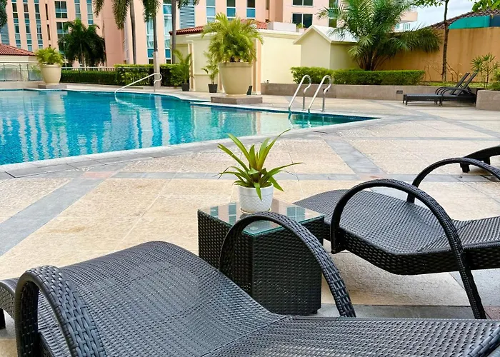 Venice Luxe King Bed Cinema Stay, Pool Canal Mall Netflix For 3 Guests Only *